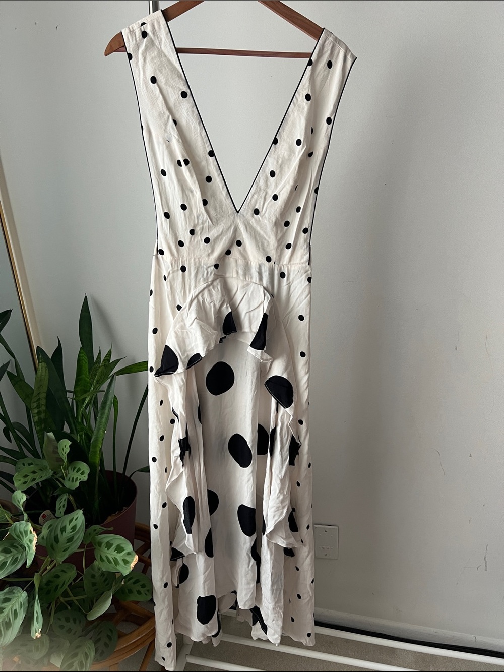 TOPSHOP mixed Polka Dot V-Neck Maxi Dress in White and Black 8